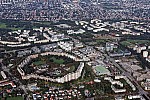Ringförmige Mehrfamilienhaussiedlung in München Neuperlach im Bundesland Bayern. Der sogenannte Wohnring umschließt den Theodor-Heuss-Platz und wurde von den Architekten Bernt Lauter und Manfred Zimmer entworfen.